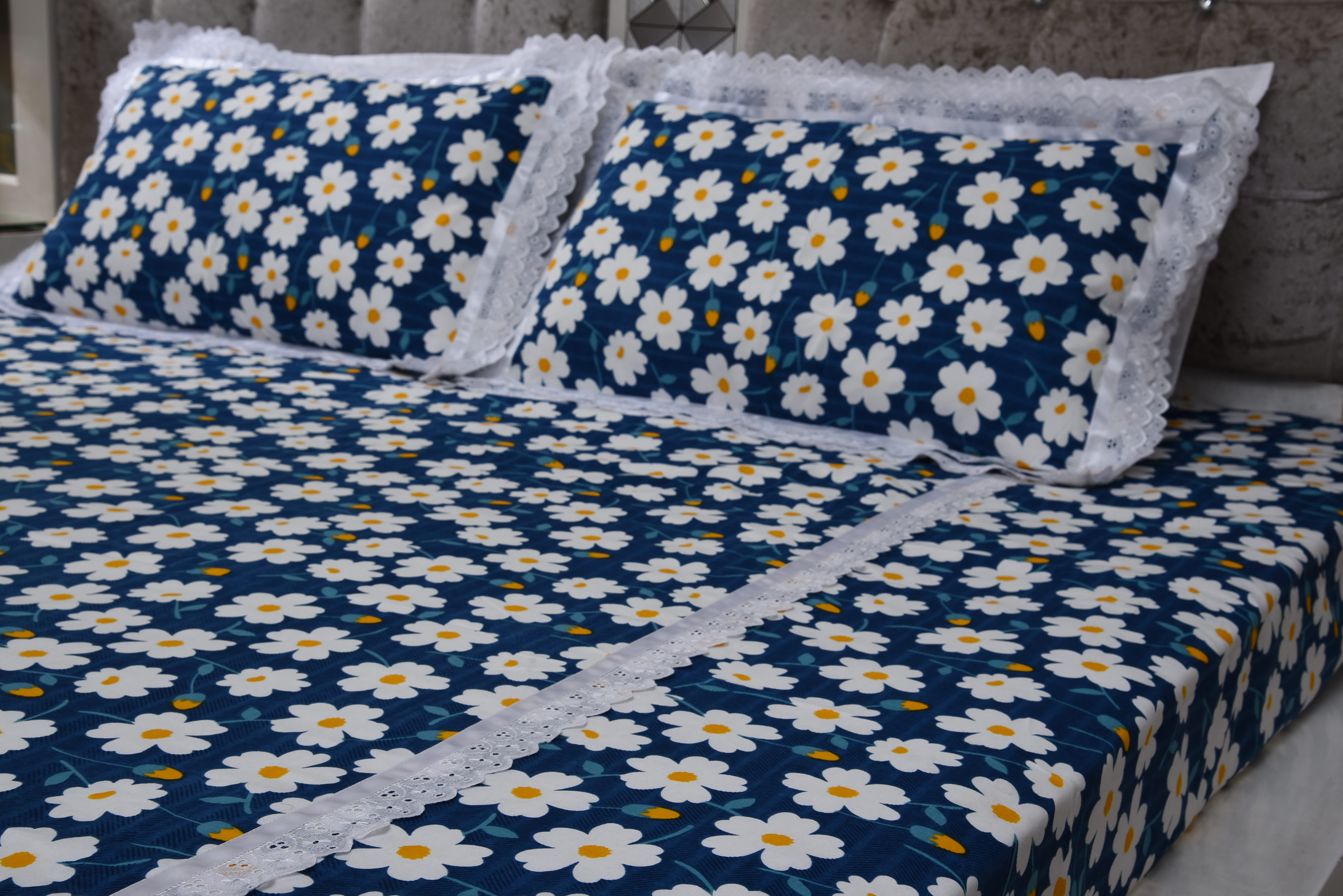 Midnight Daisy Bedsheet